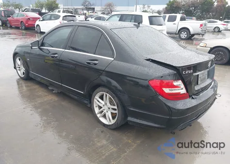 2012 Mercedes-Benz C 250 Sport z USA, uszkodzony, nr VIN WDDGF4HB0CR215703